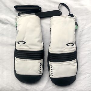 Oakley cold weather white mittens - like new!